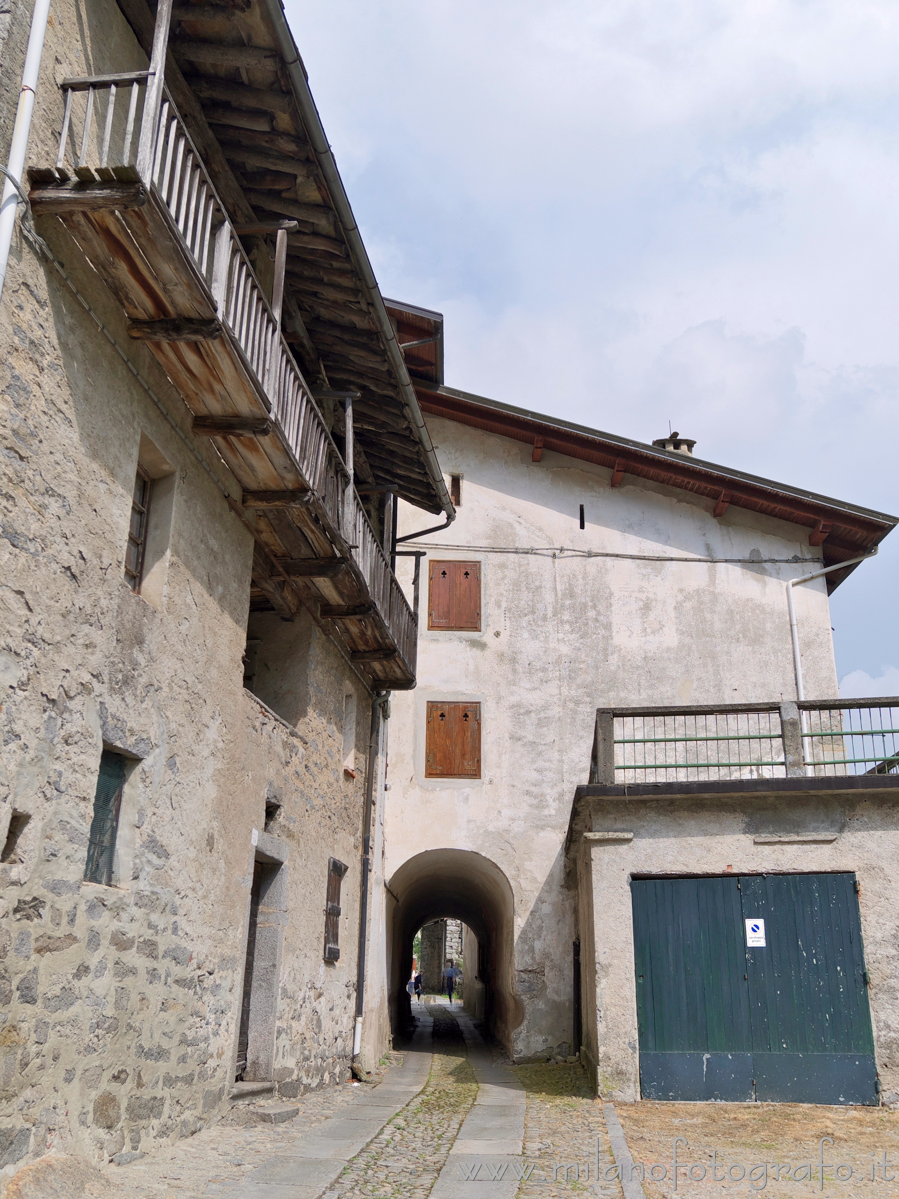 Campiglia Cervo (Biella) - La strada del paese nella frazione Valmosca